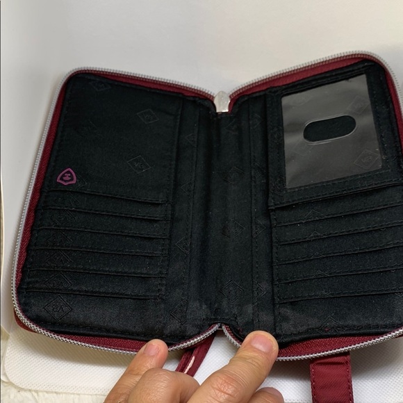 NWOT Floral Burgundy Quilted Wristlet - Picture 4 of 7